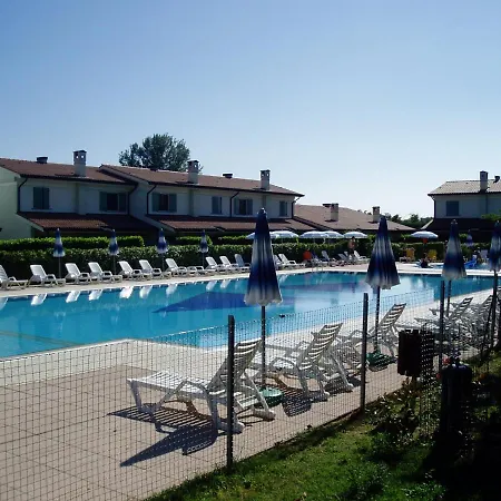 Lägenhet Villaggio Ca' Del Pino *